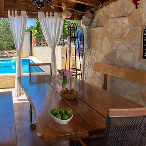 Plum Kaštel Stari